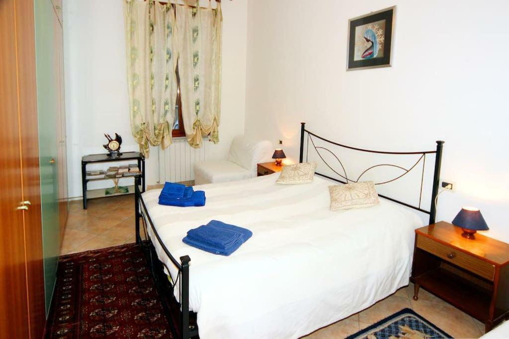 Casa Vacanza Lyudmyla Местре Екстериор снимка