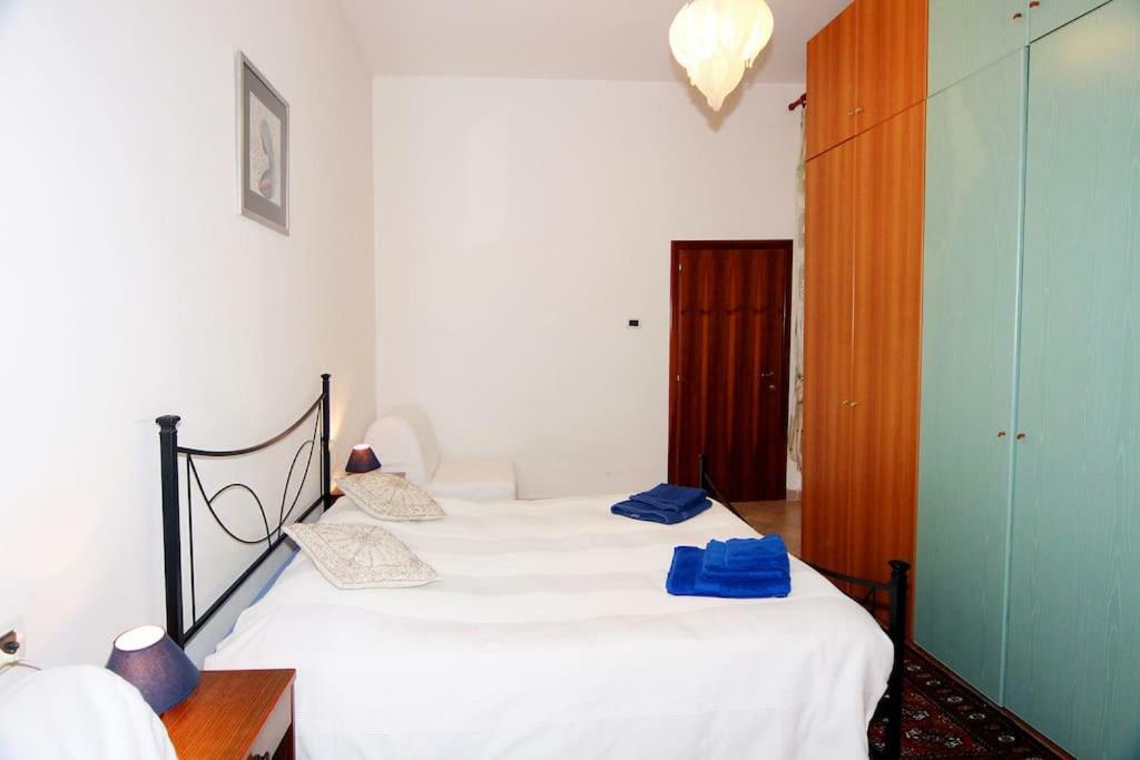Casa Vacanza Lyudmyla Местре Екстериор снимка