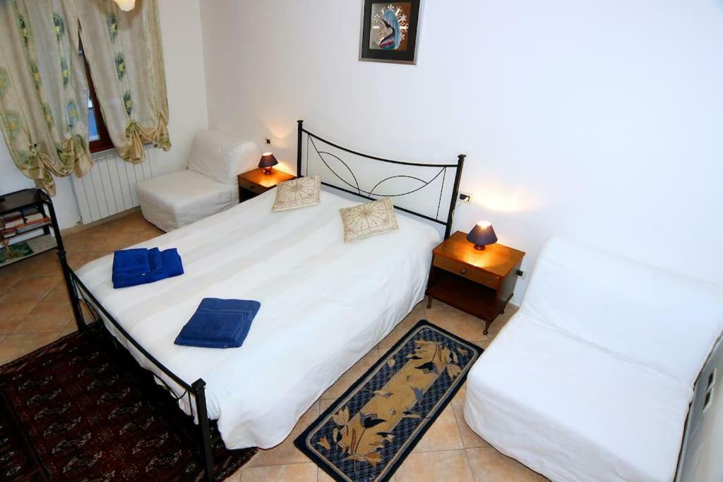 Casa Vacanza Lyudmyla Местре Екстериор снимка