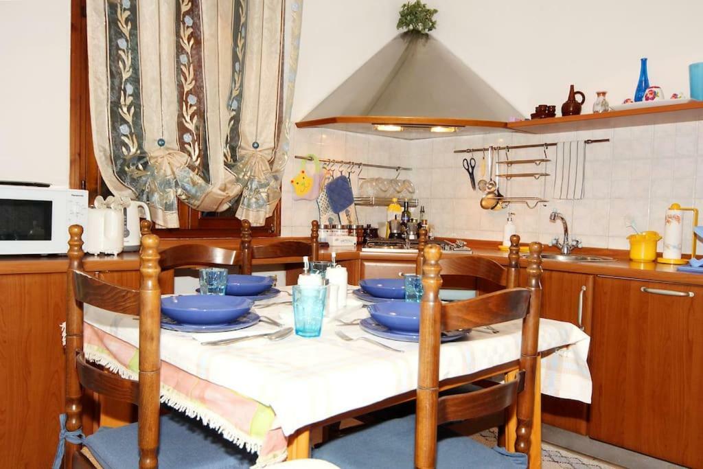 Casa Vacanza Lyudmyla Местре Екстериор снимка