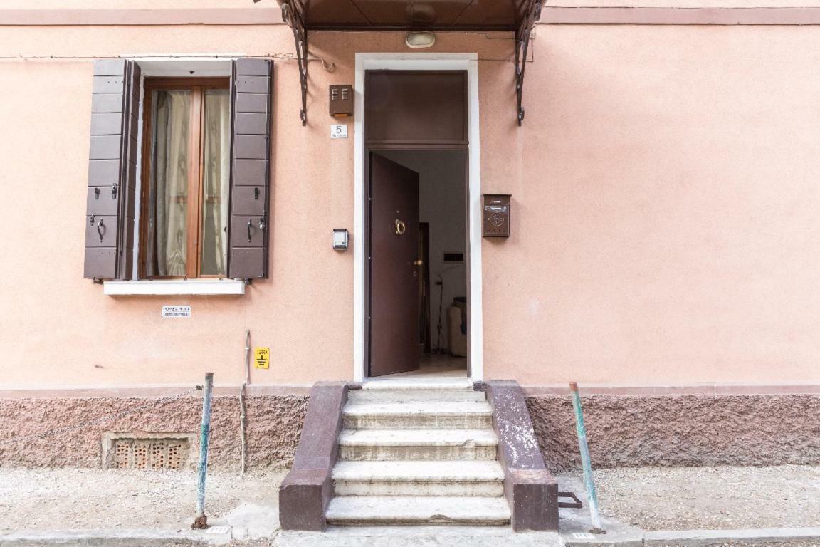Casa Vacanza Lyudmyla Местре Екстериор снимка